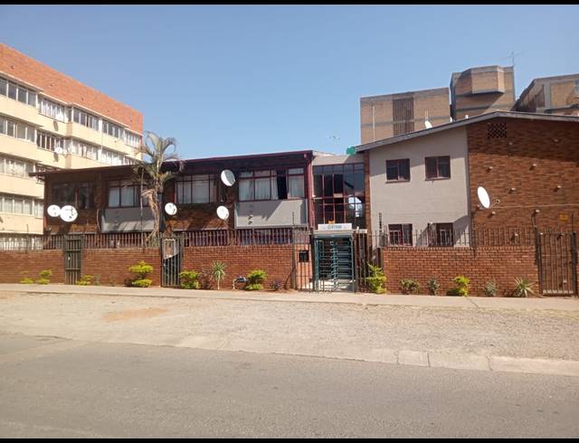 1.5 BEDROOM APARTMENT FOR SALE IN SUNNYSIDE